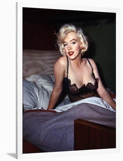 Some Like it Hot, Marilyn Monroe, Directed by Billy Wilder, 1959-null-Framed Photo