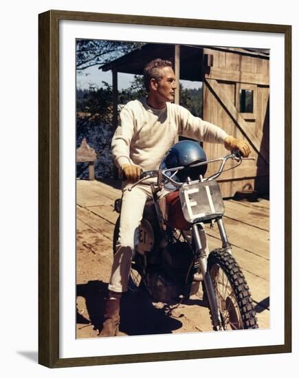 SOMETIMES A GREAT NOTION, 1970 directed by PAUL NEWMAN Paul Newman (photo)-null-Framed Photo