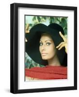 Sophia Loren, 1967-null-Framed Premium Photographic Print