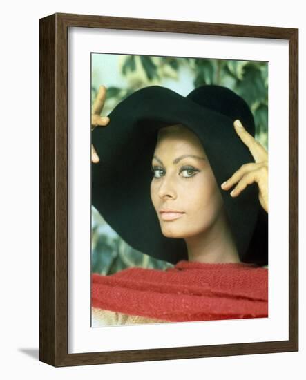 Sophia Loren, 1967-null-Framed Photographic Print