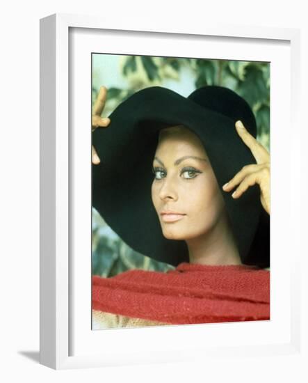 Sophia Loren, 1967-null-Framed Photographic Print