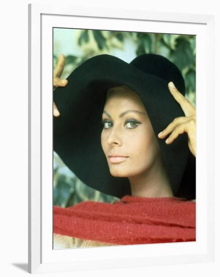 Sophia Loren, 1967-null-Framed Photographic Print