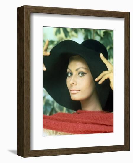 Sophia Loren, 1967-null-Framed Photographic Print