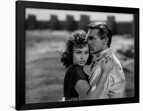 Sophia Loren and Cary Grant in 'The Pride and the Passion' by Stanley Kramer, 1957-null-Framed Giclee Print