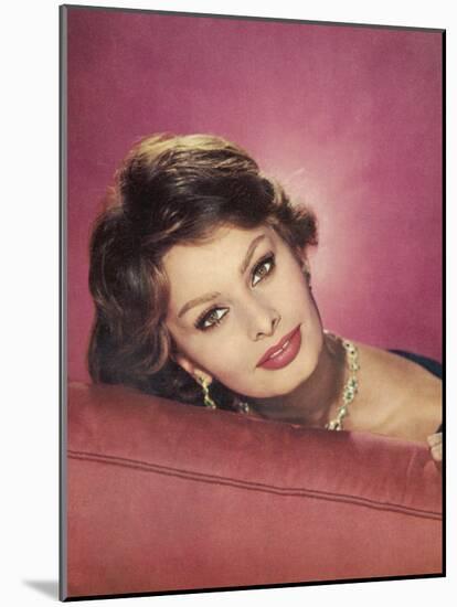 Sophia Loren Italian Film Actress in a Glamorous Pose-null-Mounted Photographic Print