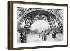 Sous la Tour Eiffel-null-Framed Giclee Print