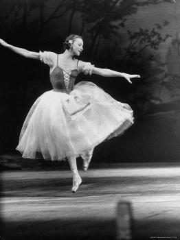 Soviet Ballerina Galina Ulanova Dancing in Title Roll of Ballet "Giselle"  at the Bolshoi Theater' Premium Photographic Print - Howard Sochurek |  AllPosters.com