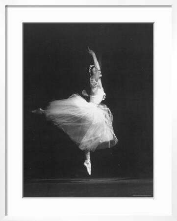 misundelse Korrekt Derfor Soviet Ballerina Galina Ulanova Dancing in Title Roll of Ballet "Giselle"  at the Bolshoi Theater' Premium Photographic Print - Howard Sochurek |  AllPosters.com