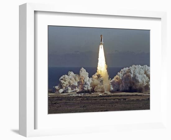 Space Shuttle Challenger 1986-Thom Baur-Framed Photographic Print