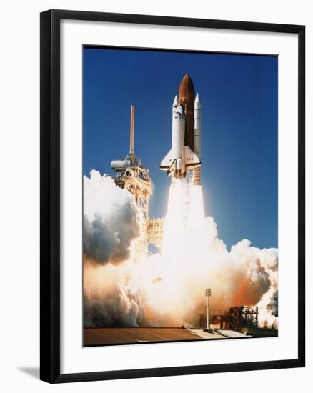 Space Shuttle Columbia-null-Framed Premium Photographic Print