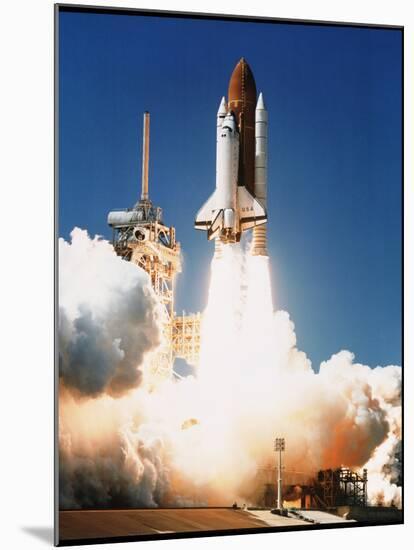 Space Shuttle Columbia-null-Mounted Photographic Print