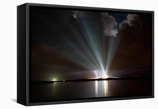 Space Shuttle Discovery in Xenon Lamps Photo Poster Print-null-Framed Stretched Canvas