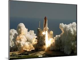 Space Shuttle-John Raoux-Mounted Photographic Print
