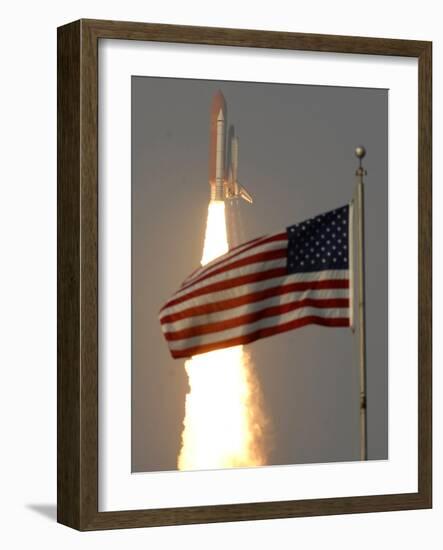 Space Shuttle-Paul Kizzle-Framed Photographic Print