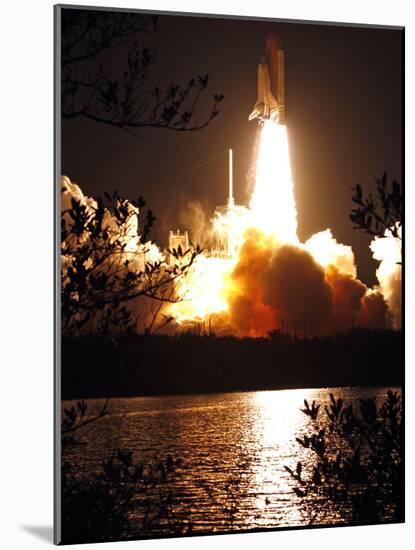 Space Shuttle-John Raoux-Mounted Photographic Print