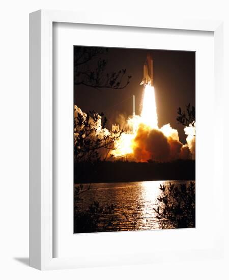 Space Shuttle-John Raoux-Framed Photographic Print