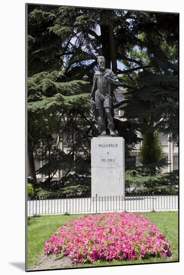 Spain, Valladolid, Felipe II Monument-Samuel Magal-Mounted Photographic Print