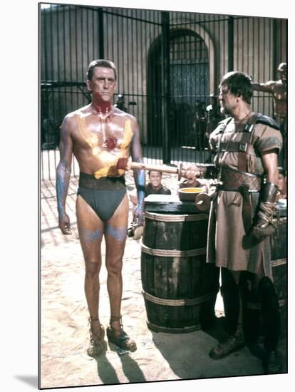 Spartacus by Stanley Kubrik with Kirk Douglas and Charles McGraw, 1960 (photo)-null-Mounted Photo