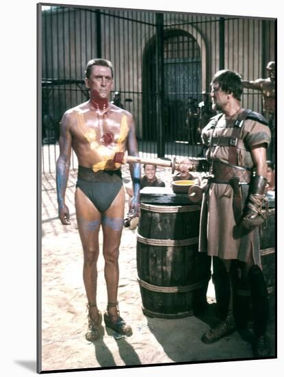 Spartacus by Stanley Kubrik with Kirk Douglas and Charles McGraw, 1960 (photo)-null-Mounted Photo