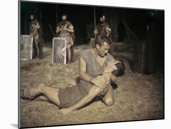 Spartacus by Stanley Kubrik with Tony Curtis and Kirk Douglas, 1960 (photo)-null-Mounted Photo