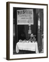 'Special Squashed Bread for Our Prisoners of War', Paris, 1915-Jacques Moreau-Framed Photographic Print