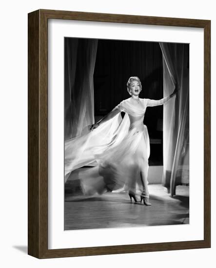 STAGE FRAIGHT, 1950 directed by ALFRED HITCHCOCK Marlene Dietrich (b/w photo)-null-Framed Photo