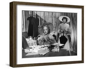 STAGE FRIGHT, 1950 directed by ALFRED HITCHCOCK Marlene Dietrich / Jane Wyman (b/w photo)-null-Framed Photo