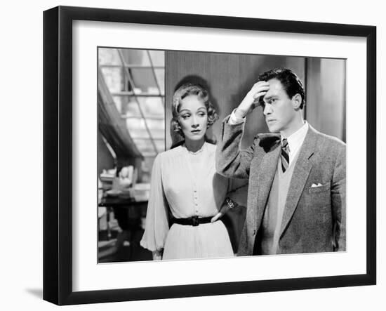 STAGE FRIGHT, 1950 directed by ALFRED HITCHCOCK Marlene Dietrich / Richard Todd (b/w photo)-null-Framed Photo