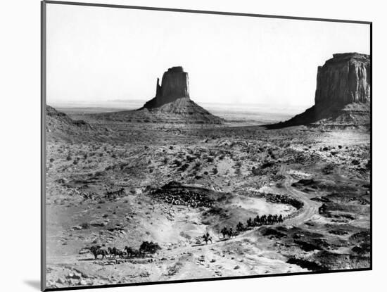 Stagecoach, 1939-null-Mounted Photo