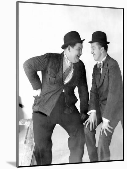 Stan Laurel and Oliver Hardy, c.1930s-null-Mounted Photo