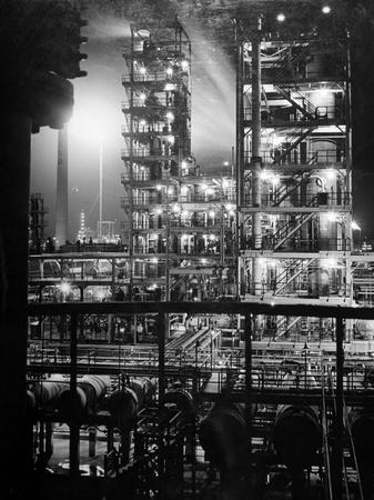 'Stand Oil of Baton Rouge Refinery Helps Make Rubber, High-Octane