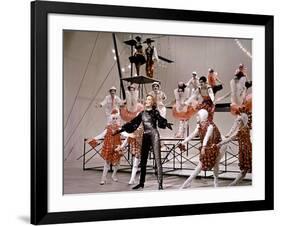 STAR !, 1968 directed by ROBERT WISE Julie Andrews (photo)-null-Framed Photo