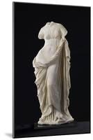 Statue d'Aphrodite à la tortue-null-Mounted Giclee Print