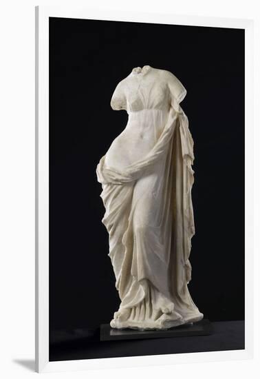 Statue d'Aphrodite à la tortue-null-Framed Giclee Print