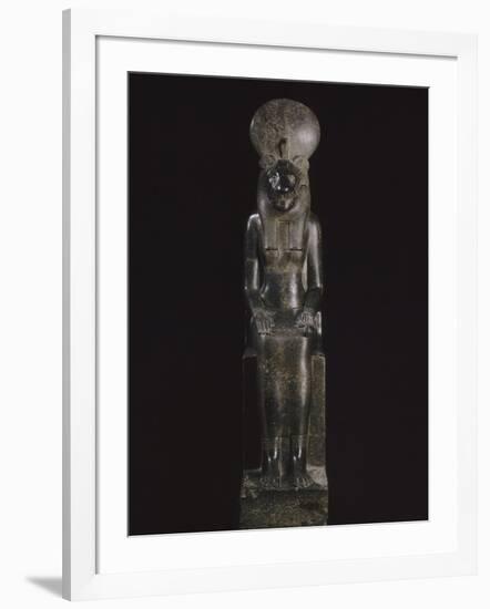 Statue de Sekhmet, déesse à tête de lionne-null-Framed Giclee Print