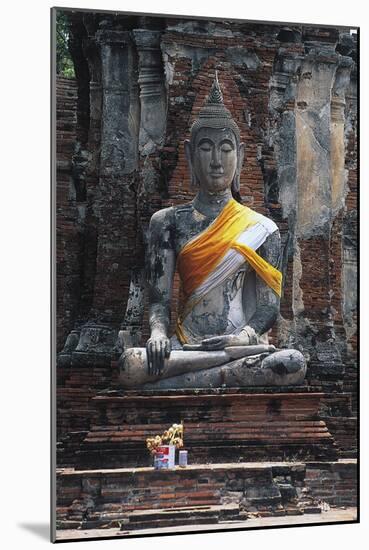 Statue of Buddha, Wat Mahathat, Ayutthaya (Unesco World Heritage List, 1991), Bangkok, Thailand-null-Mounted Premium Giclee Print