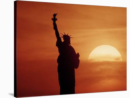 Statue of Liberty 1986-Richard Drew-Stretched Canvas