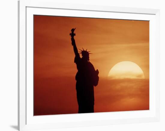 Statue of Liberty 1986-Richard Drew-Framed Photographic Print