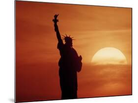 Statue of Liberty 1986-Richard Drew-Mounted Photographic Print