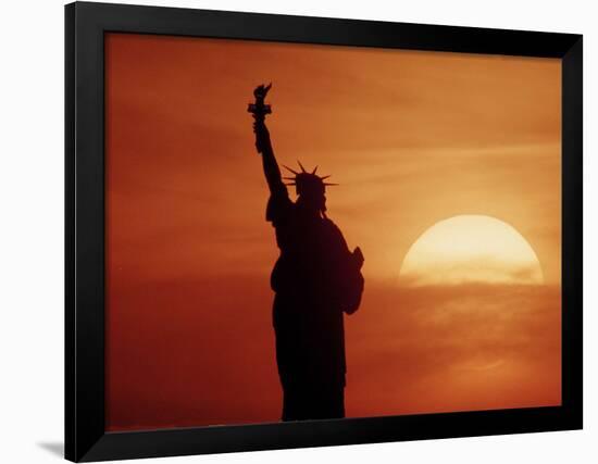 Statue of Liberty 1986-Richard Drew-Framed Photographic Print