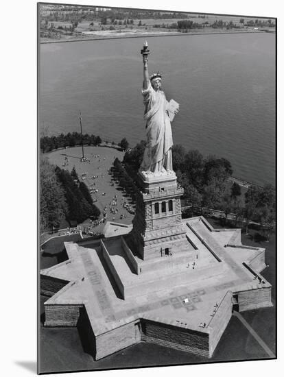 Statue of Liberty-Chris Bliss-Mounted Photographic Print