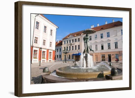 Statue of Lovers (Suudlevad Tudengid), Town Hall Square (Raekoja Plats), Tartu-Nico Tondini-Framed Photographic Print