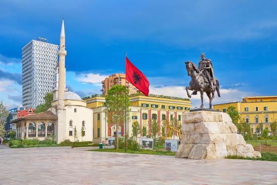 Statue Of Skanderbeg Ethem Bey Mosque And City Hall Skanderbeg skanderbeg-platz