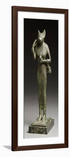 statuette de la déesse Bastet tenant le panier, l'égide et le sistre-null-Framed Giclee Print