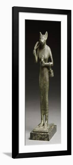 statuette de la déesse Bastet tenant le panier, l'égide et le sistre-null-Framed Giclee Print