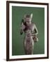 statuette de la déesse Bastet tenant le panier, l'égide et le sistre-null-Framed Premium Giclee Print