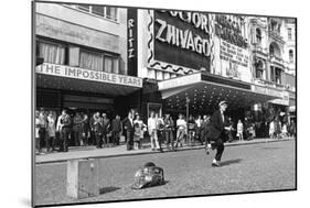 Street Entertainer-null-Mounted Photographic Print