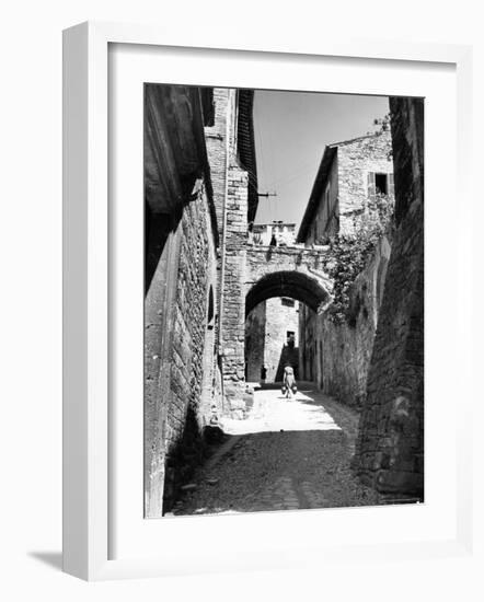 Street in Assisi-Alfred Eisenstaedt-Framed Photographic Print