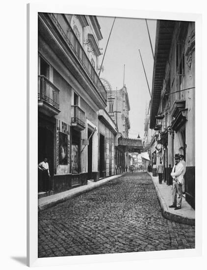 Street in Havana Cuba Photograph - Havana, Cuba-Lantern Press-Framed Art Print