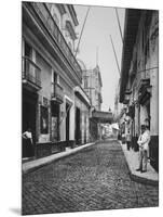 Street in Havana Cuba Photograph - Havana, Cuba-Lantern Press-Mounted Art Print